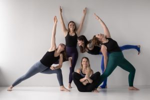 Kameralny kurs jogi dla początkujących – w szkole i online